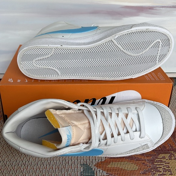 Nike Men’s BLAZER MID '77 VNTG

Style BQ6806-126 Sneakers - Picture 3 of 16